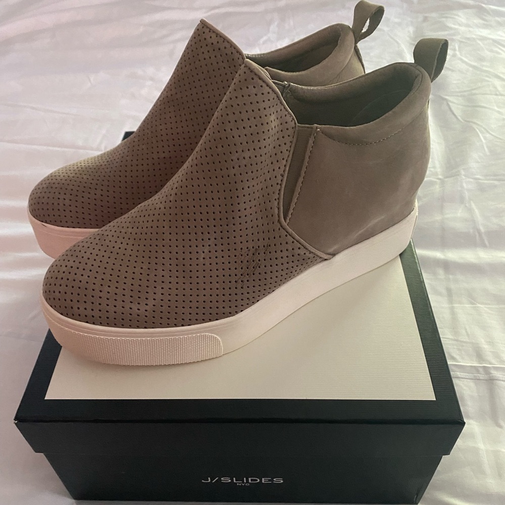 J/SLIDES Taupe Nubuck